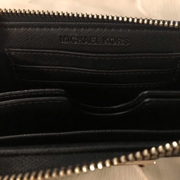 Michael Kors wristlet wallet - Picture 4 of 4